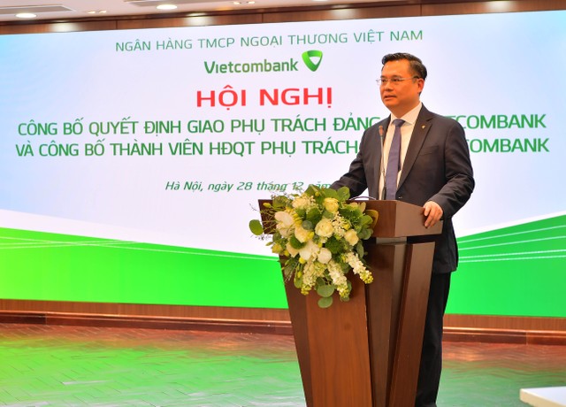 Ông Nguyễn Thanh Tùng - Phó Bí thư Đảng ủy, Thành viên HĐQT kiêm Tổng giám đốc Vietcombank phát biểu nhận nhiệm vụ
