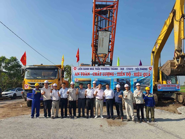 Các nhà thầu cam kết khi thi công, hạn chế ảnh hưởng tới đời sống của người dân. Bên cạnh đó, các nhà thầu sẽ triển khai một chương trình " Đền ơn đáp nghĩa, đồng hành với địa phương" nơi dự án đi qua. Như bổ sung thêm các hạng mục, công trình cho các Khu Tái định cư của dự án Vành đai 3 TP.HCM. Các nhà thầu cam kết khi thi công, hạn chế ảnh hưởng tới đời sống của người dân. Bên cạnh đó, các nhà thầu sẽ triển khai một chương trình " Đền ơn đáp nghĩa, đồng hành với địa phương" nơi dự án đi qua. Như bổ sung thêm các hạng mục, công trình cho các Khu Tái định cư của dự án Vành đai 3 TP.HCM.