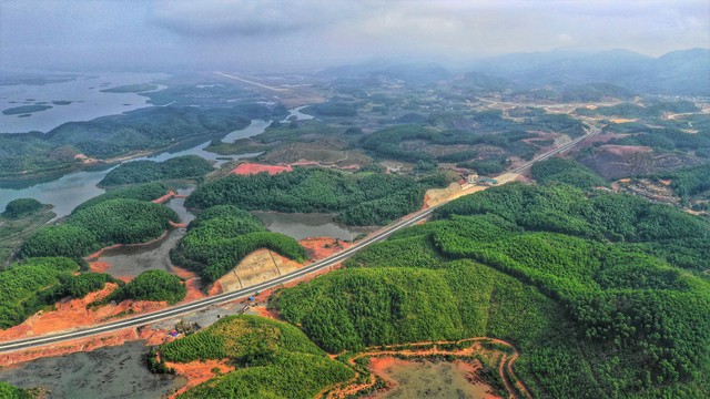 Cao tốc Hạ Long – Vân Đồn là mảnh ghép không thể thiếu trong bộ ba “Không – Thủy – Bộ” của Quảng Ninh