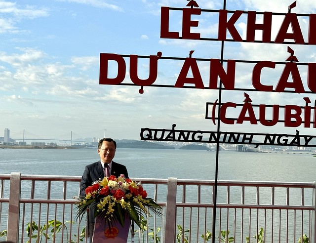 Ông Cao Tường Huy, Chủ tịch UBND tỉnh Quảng Ninh phát biểu tại lễ khánh thành Cầu Bình Minh. Ảnh: Quỳnh Nga