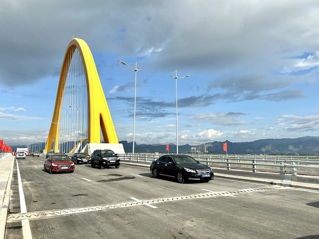 Cầu Bình Minh chính thức được đưa vào khai thác, sử dụng. Ảnh: Quỳnh Nga