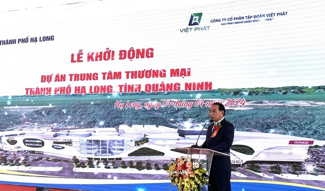 Ông Nguyễn Văn Bình, Chủ tịch HĐQT Công ty cổ phần Tập đoàn Việt Phát phát biểu tại lễ khởi động dự án. Ảnh: Quỳnh Nga