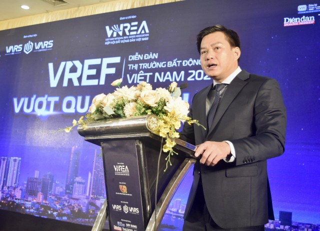 Ông Hoàng Hải, Cục trưởng Cục Quản lý nhà và thị trường bất động sản (Bộ Xây dựng), phát biểu tại sự kiện. Ảnh: Thanh Vũ