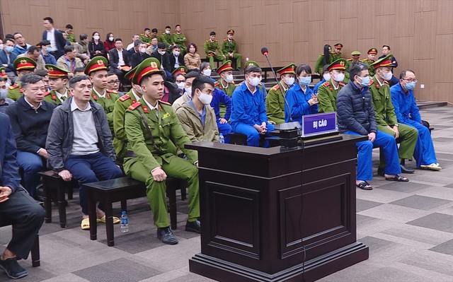 Các bị cáo hầu tòa liên quan sai phạm của Việt Á.