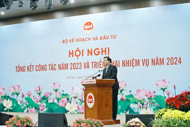 Thứ trưởng Bộ Kế hoạch và Đầu tư Trần Duy Đông tuyên bố lý do, giới thiệu đại biểu tham dự Hội nghị. Thứ trưởng Bộ Kế hoạch và Đầu tư Trần Duy Đông tuyên bố lý do, giới thiệu đại biểu tham dự Hội nghị.