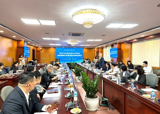 Họp bàn tìm giải pháp gỡ khó cho doanh nghiệp xuất nhập khẩu trước căng thẳng Biển Đỏ tại Bộ Công thương.