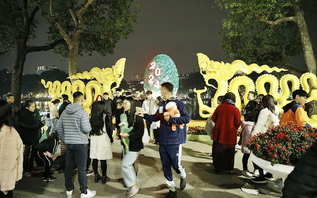 Và sau đó cùng nhau chụp những bức hình lưu niệm