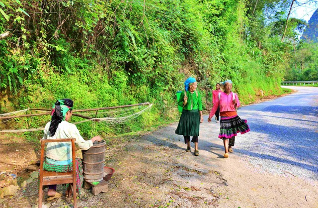 Con đường Hạnh Phúc là cuộc sống, là huyết mạch trên cao nguyên đá