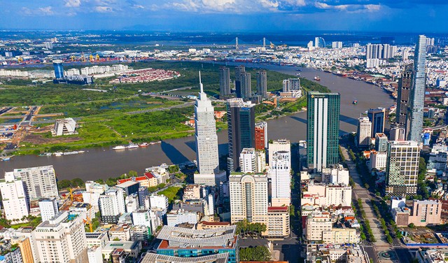 Dự án cầu Thủ Thiêm 4 bắc qua sông Sài Gòn dài 2,1 km, sẽ được TP.HCM khởi công trong năm 2025, nhằm kết nối Khu đô thị mới Thủ Thiêm với Khu đô thị mới Nam Thành phố. Công trình sẽ giúp giảm áp lực giao thông cho các trục đường Tôn Đức Thắng, Nguyễn Tất Thành, cầu Khánh Hội, nút giao thông Huỳnh Tấn Phát - đường Lưu Trọng Lư - đường Bến Nghé, nút giao thông Huỳnh Tấn Phát - Nguyễn Văn Linh...