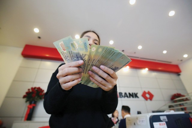 Nếu lạm phát ở mức 3 - 4%, lãi suất thực dương cho tiền gửi tiết kiệm phải từ 4%/năm trở lên