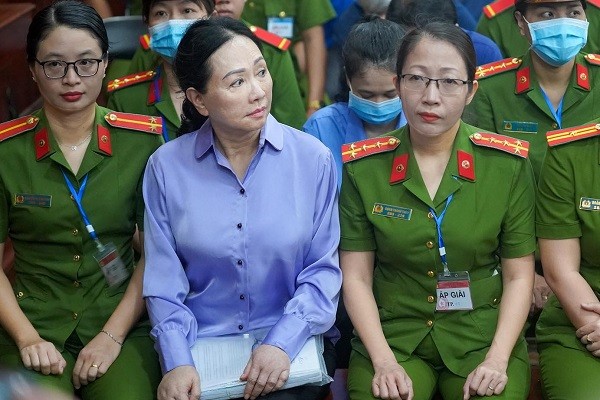 Bị cáo Trương Mỹ Lan, Chủ tịch HĐQT Tập đoàn Vạn Thịnh Phát tại toà.