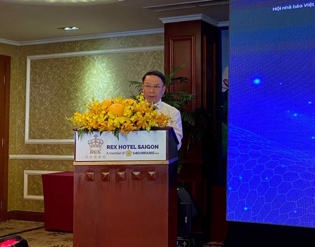 Nhà báo Nguyễn Đức Lợi, Phó chủ tịch Thường trực Hội Nhà báo Việt Nam phát biểu tại phiên thảo luận.