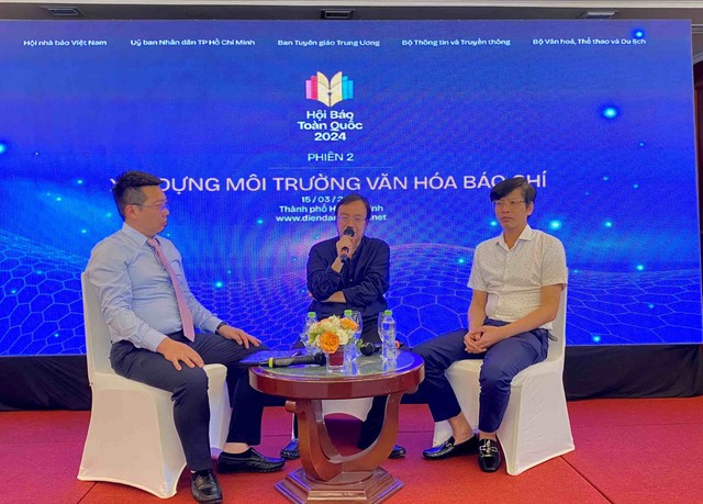 Phiên thảo luận với chủ đề: “Xây dựng môi trường văn hóa báo chí”.