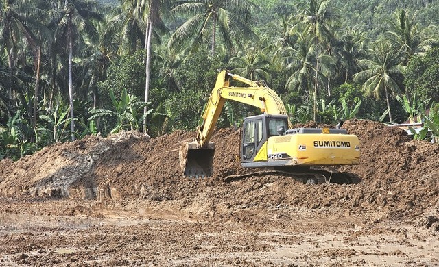 Nhà thầu thi công đang đẩy nhanh tiến độ thực hiện dự án. Nhà thầu thi công đang đẩy nhanh tiến độ thực hiện dự án.