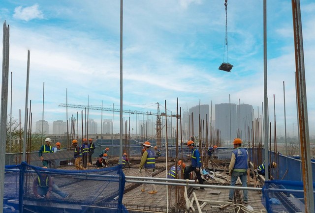 Đối với phần thân, tòa S1 và S5 đã thi công đến tầng 2; tòa S2,S3,S4 đang thi công 3 chuẩn bị lên tầng 4.