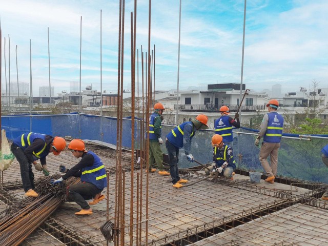 Tòa S5 đã bước vào giai đoạn thi công đổ bê tông dầm sàn và lắp dựng cốt thép cột vách.