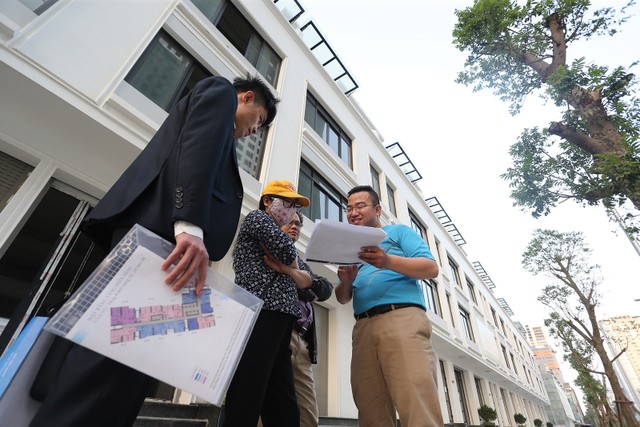 Người mua nhà để ở có cơ hội mua được giá tốt. Ảnh: Dũng Minh Người mua nhà để ở có cơ hội mua được giá tốt. Ảnh: Dũng Minh