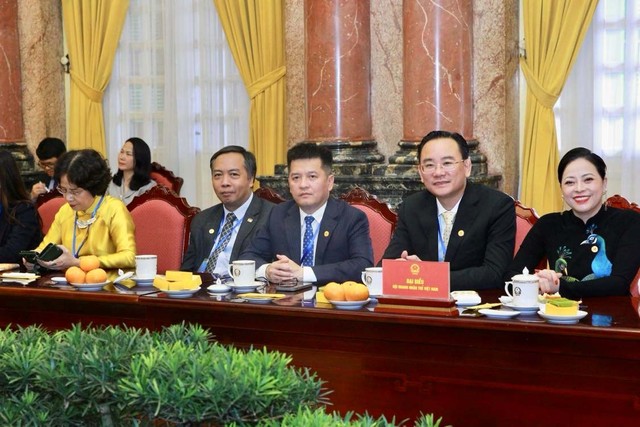 Cộng đồng doanh nhân đã dấn thân thể hiện tài năng, sức trẻ, chăm lo việc làm, cải thiện đời sống người lao động; luôn là cảm hứng để thanh niên hăng hái lập nghiệp, xung kích trên mặt trận kinh tế, góp phần xây dựng đất nước phồn vinh, hạnh phúc