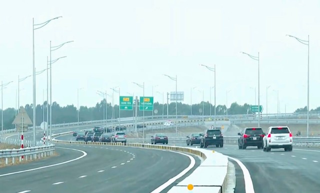 Việc thông xe nút giao kết nối liên thông đường 392, huyện Bình Giang (qua các xã Thái Học, Nhân Quyền) với cao tốc Hà Nội - Hải Phòng có ý nghĩa quan trọng trong việc thúc đẩy kinh tế - xã hội phát triển tỉnh Hải Dương Việc thông xe nút giao kết nối liên thông đường 392, huyện Bình Giang (qua các xã Thái Học, Nhân Quyền) với cao tốc Hà Nội - Hải Phòng có ý nghĩa quan trọng trong việc thúc đẩy kinh tế - xã hội phát triển tỉnh Hải Dương