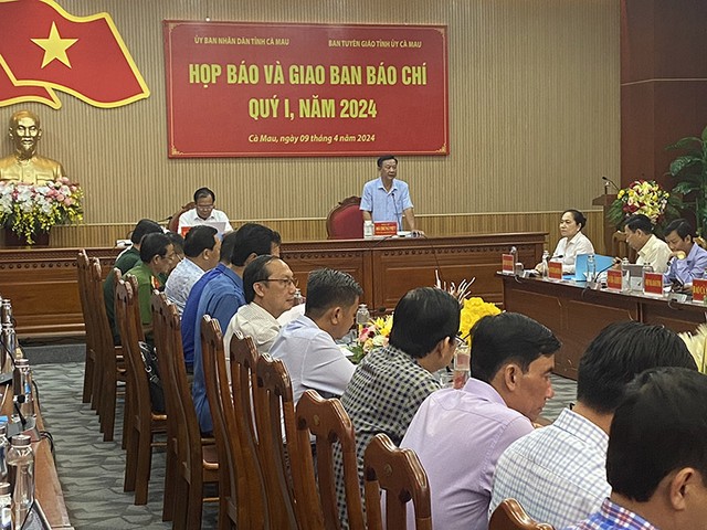 Trưởng Ban Tuyên giáo tỉnh ủy Cà Mau Hồ Trung Việt phát biểu tại buổi Họp báo Trưởng Ban Tuyên giáo tỉnh ủy Cà Mau Hồ Trung Việt phát biểu tại buổi Họp báo