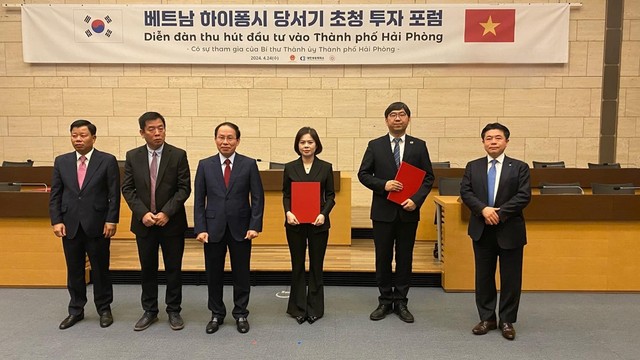 Lễ trao Biên bản ghi nhớ về hợp tác, thiết lập, mở rộng, tăng cường mối quan hệ hợp tác giữa Tập đoàn Sao Đỏ và Công ty TNHH Samsung Engineering Việt Nam. Ảnh: Tuấn Mạnh