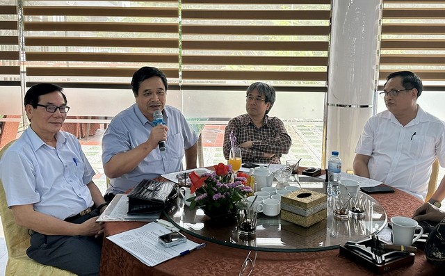 Ông Tạ Đức Quyết, Phó chủ tịch Hội doanh nghiệp tỉnh Quảng Ninh thảo luận tại chương trình. Ảnh: Quỳnh Nga Ông Tạ Đức Quyết, Phó chủ tịch Hội doanh nghiệp tỉnh Quảng Ninh thảo luận tại chương trình. Ảnh: Quỳnh Nga