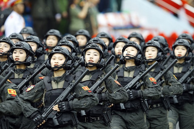 Phát huy truyền thống “Vì nước quên thân, vì dân phục vụ”, nữ chiến sĩ Cảnh sát đặc nhiệm luôn vượt mọi khó khăn, gian khổ, huấn luyện giỏi, nghiệp vụ tốt, kỷ luật nghiêm, trình độ tác chiến và khả năng sẵn sàng chiến đấu cao, hy sinh vì nền an ninh, trật tự của Tổ quốc.