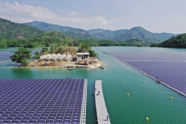 Cần đa dạng hoá các nguồn điện, đồng thời giá điện cần phù hợp khả năng chi trả của người dân, doanh nghiệp, khả năng của nền kinh tế và khuyến khích đầu tư vào những lĩnh vực cần ưu tiên, huy động nguồn lực xã hội.