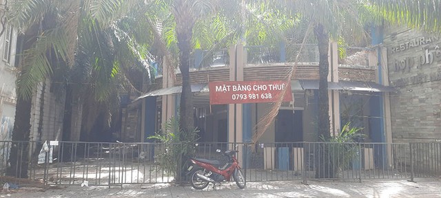 Mặt bằng trên đường Ngô Gia Tự, quận Ninh Kiều treo bảng cho thuê hơn năm nay vẫn chưa có người thuê