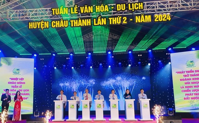 Lãnh đạo tỉnh Bến Tre và huyện Châu Thành thực hiện nghi thức khai mạc Tuần lễ Văn hóa - Du lịch huyện Châu Thành lần 2/2024