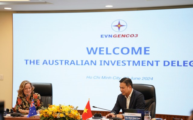 Bà Rebecca Ball - Tham tán Thương mại và Đầu tư cấp cao, Austrade Việt Nam (phía bên trái) trao đổi với EVNGENCO3 tại buổi làm việc