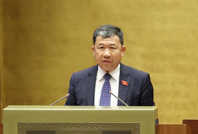 Chủ nhiệm Uỷ ban Đối ngoại Vũ Hải Hà trình bày báo cáo thẩm tra. Chủ nhiệm Uỷ ban Đối ngoại Vũ Hải Hà trình bày báo cáo thẩm tra.