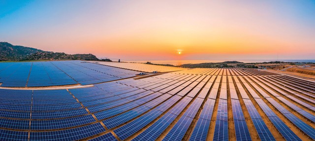 Lợi thế bãi biển nắng gió trải dài cung cấp cho Việt Nam nguồn năng lượng sạch gần như vô tận