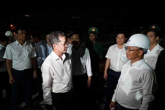 Ban Quản lý các dự án đầu tư cơ sở hạ tầng ưu tiên TP. Đà Nẵng báo cáo tiến độ dự án với lãnh đạo Thành phố.