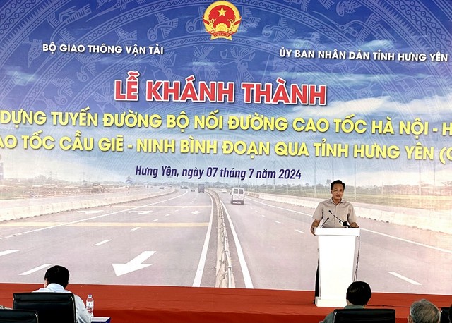 Ông Nguyễn Hữu Nghĩa, Bí thư Tỉnh ủy Hưng Yên phát biểu. Ảnh: Quỳnh Nga