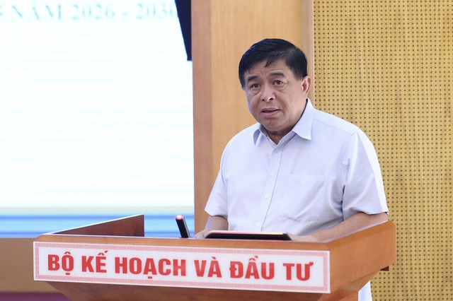 Bộ trưởng Bộ Kế hoạch và Đầu tư Nguyễn Chí Dũng, Tổ trưởng Tổ Biên tập phát biểu khai mạc phiên họp. (Ảnh: Đức Trung)