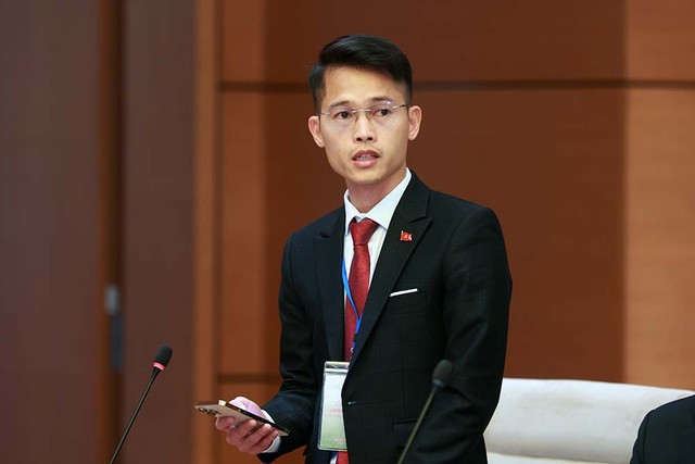 Anh Nguyễn Văn Thiên Vũ, Giám đốc Công ty Cổ phần Thiết bị Bay Agridrone Việt Nam, giới thiệu về các sản phẩm và giải pháp công nghệ của Công ty