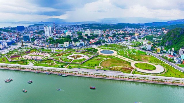 Công viên hoa Hạ Long - nơi diễn ra Lễ hội Thuyền buồm, Dù bay, Motor nước. Ảnh: Báo Quảng Ninh