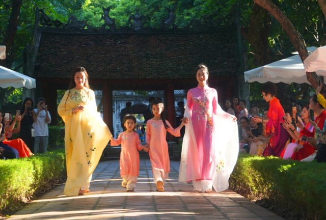 Những thiết kế áo dài của nhà thiết kế, hoa hậu Ngọc Hân.