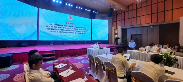 Thứ trưởng Bộ Kế hoạch và Đầu tư Trần Quốc Phương điều hành Hội thảo lấy ý kiến. Ảnh: Linh Đan