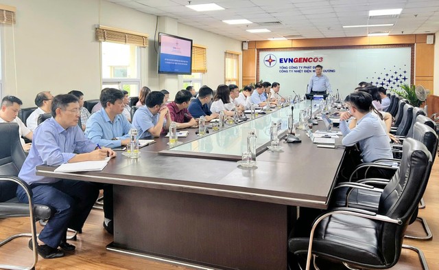 Đoàn làm việc của Tổng công ty Phát điện 3 tại Công ty Nhiệt điện Mông Dương