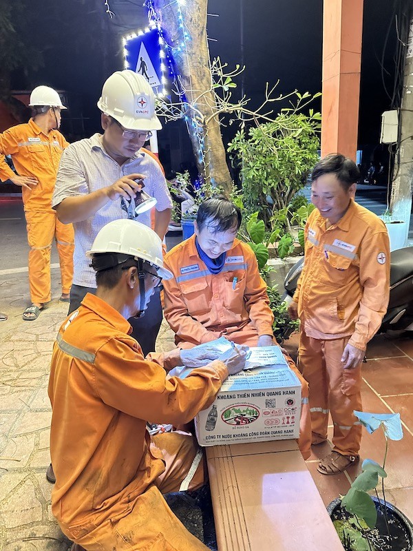 Thi công xong là kiểm tra và nghiệm thu ngay để sớm đóng điện trở lại Thi công xong là kiểm tra và nghiệm thu ngay để sớm đóng điện trở lại