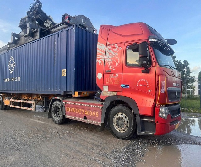 Hoạt động xuất nhập khẩu hàng hóa tại khu vực Cửa khẩu Bắc Luân II đã được đẩy mạnh sau bão số 3.