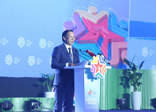 Ông Phan Văn Mãi, Chủ tịch UBND TP.HCM nhìn nhận quá trình chuyển đổi công nghiệp là một hành trình không thể thực hiện đơn lẻ. Ảnh: Lê Toàn