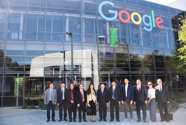 Đoàn công tác của Bộ VHTTDL và đại diện lãnh đạo Google tại trụ sở Hoa Kỳ. Đoàn công tác của Bộ VHTTDL và đại diện lãnh đạo Google tại trụ sở Hoa Kỳ.