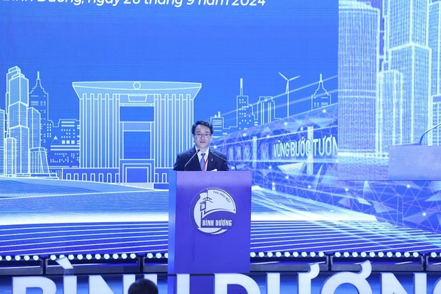 Thứ trưởng Bộ Kế hoạch và Đầu tư Trần Quốc Phương công bố Quyết định của Thủ tướng Chính phủ phê duyệt Quy hoạch tỉnh Bình Dương - Ảnh: Lê Toàn Thứ trưởng Bộ Kế hoạch và Đầu tư Trần Quốc Phương công bố Quyết định của Thủ tướng Chính phủ phê duyệt Quy hoạch tỉnh Bình Dương - Ảnh: Lê Toàn