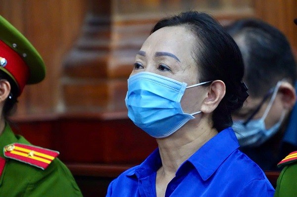 Bị cáo Trương Mỹ Lan, cựu Chủ tịch HĐQT Tập đoàn Vạn Thịnh Phát tại tòa.