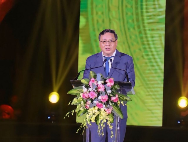 Phó bí thư Thành ủy Hà Nội Nguyễn Văn Phong phát biểu tại buổi lễ. Ảnh: Nguyễn Linh