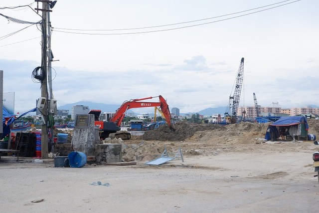 Cầu cảng số 3 sẽ được nâng cấp, mở rộng chiều dài thêm 81,8 m, đưa chiều dài bến số 3 lên 160,2 m. Cầu cảng số 3 sẽ được nâng cấp, mở rộng chiều dài thêm 81,8 m, đưa chiều dài bến số 3 lên 160,2 m.