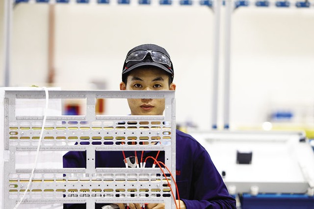 Thu hút đầu tư nước ngoài đang là một điểm sáng của kinh tế Việt Nam. Ảnh: Đức Thanh